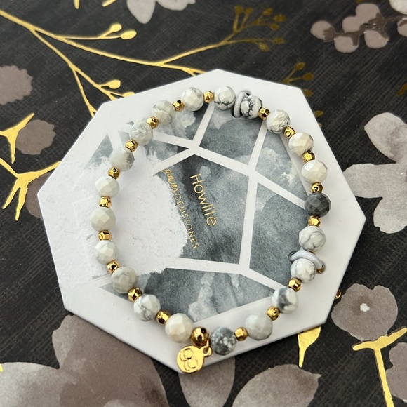 GORJANA Power Stone Stretch Bracelet In Calming/ Howlite/ Ggold 52$ NWT - Picture 2 of 2